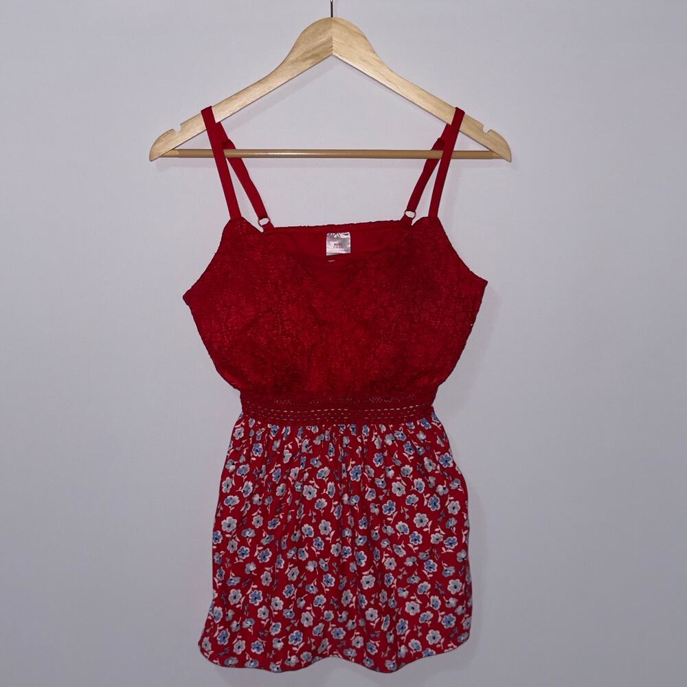 No Boundaries Red Floral blouse junior Size XL(15-17)